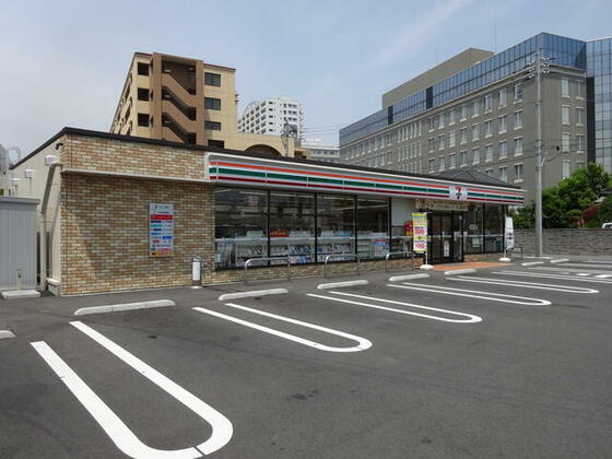 コンビニ　セブンイレブン町田街道鶴間店（コンビニ）まで478m