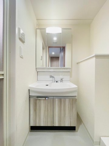 洗面設備　同マンション別部屋　参考写真