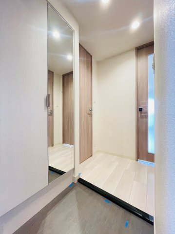 玄関　同マンション別部屋　参考写真