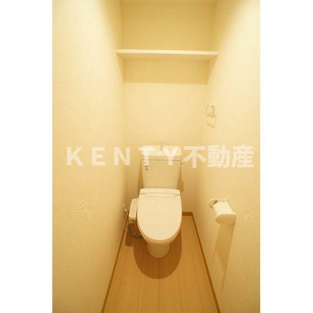 トイレ　落ち着いた色調のトイレです