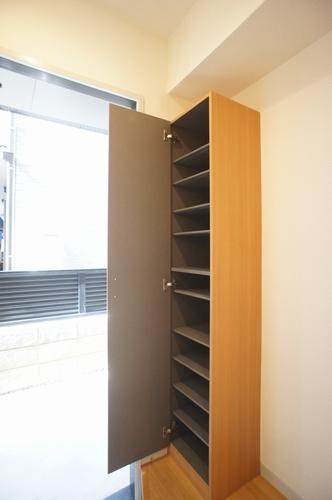 玄関　下駄箱もしっかりございますので靴が多い方でも安心です★高さは