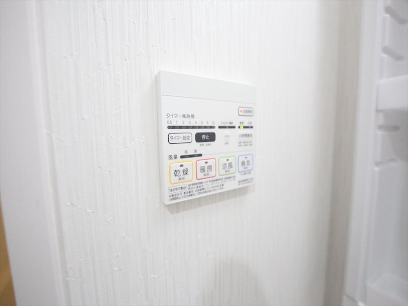 その他設備　浴室暖房乾燥機付き