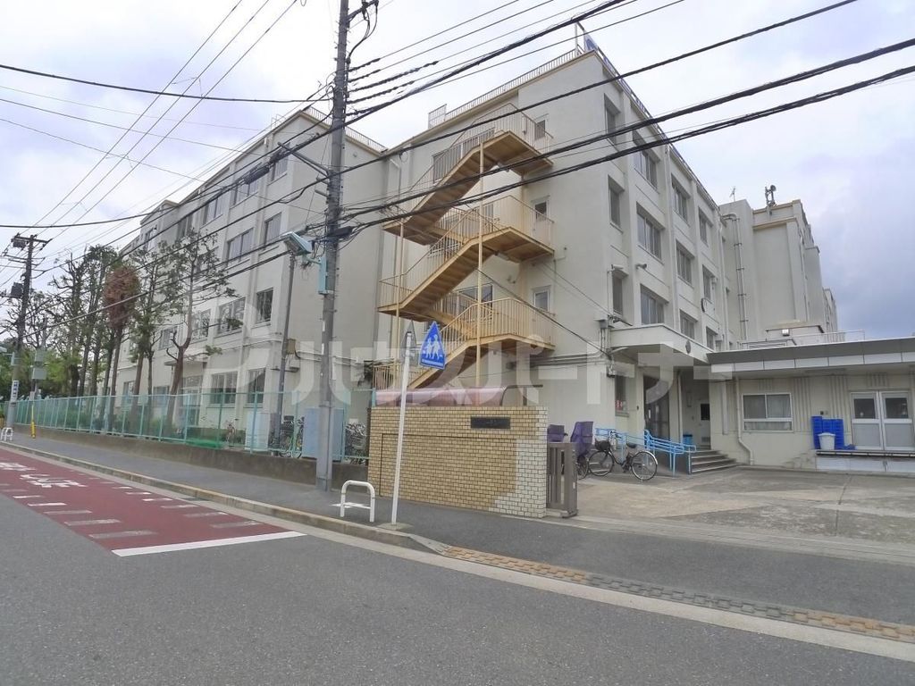 小学校　江戸川区立上一色南小学校（小学校）まで870m