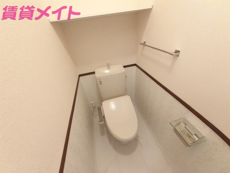 トイレ　同物件別部屋の写真