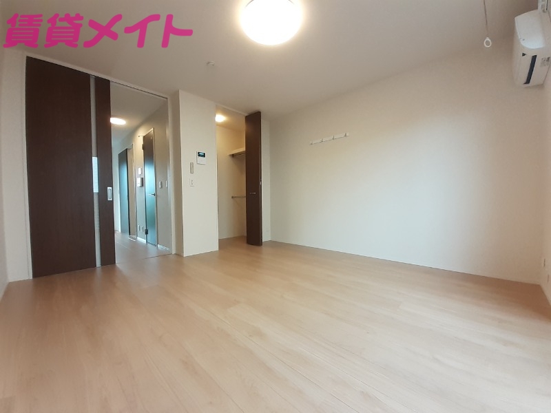 居室・リビング　同物件別部屋の写真