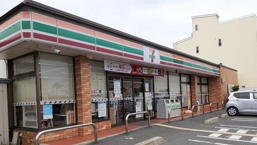 コンビニ　セブンイレブン様（コンビニ）まで600m