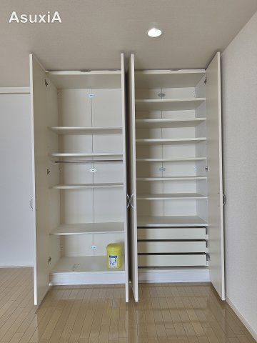 収納　別タイプのお部屋の写真です。