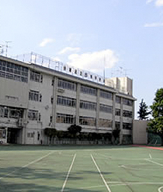 中学校　台東区立忍岡中学校（中学校）まで218m