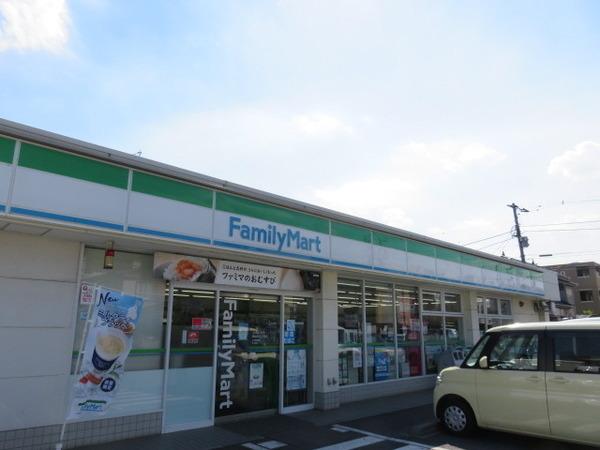 コンビニ　ファミリーマート（コンビニ）まで355m