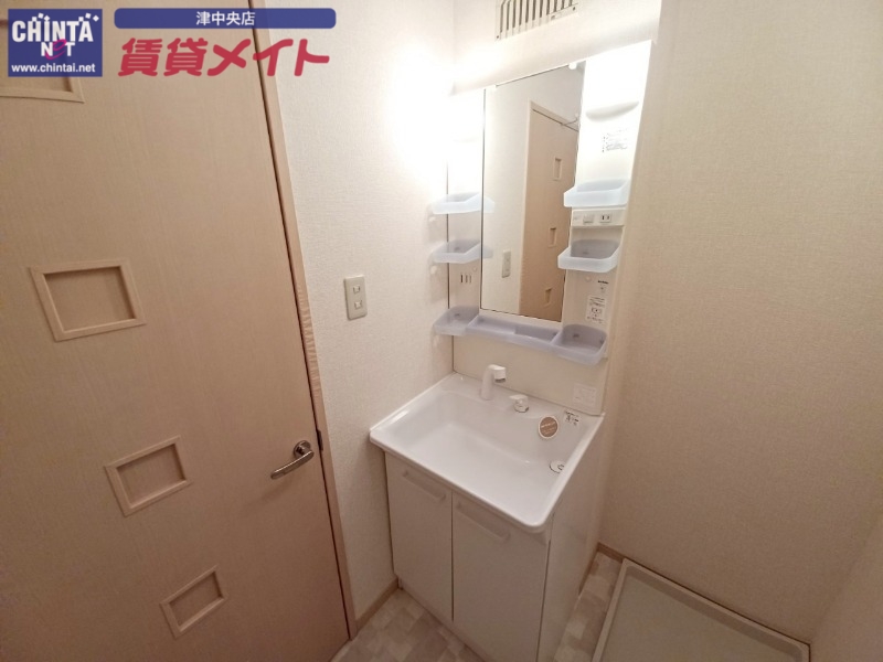 洗面設備　反転タイプ参考写真