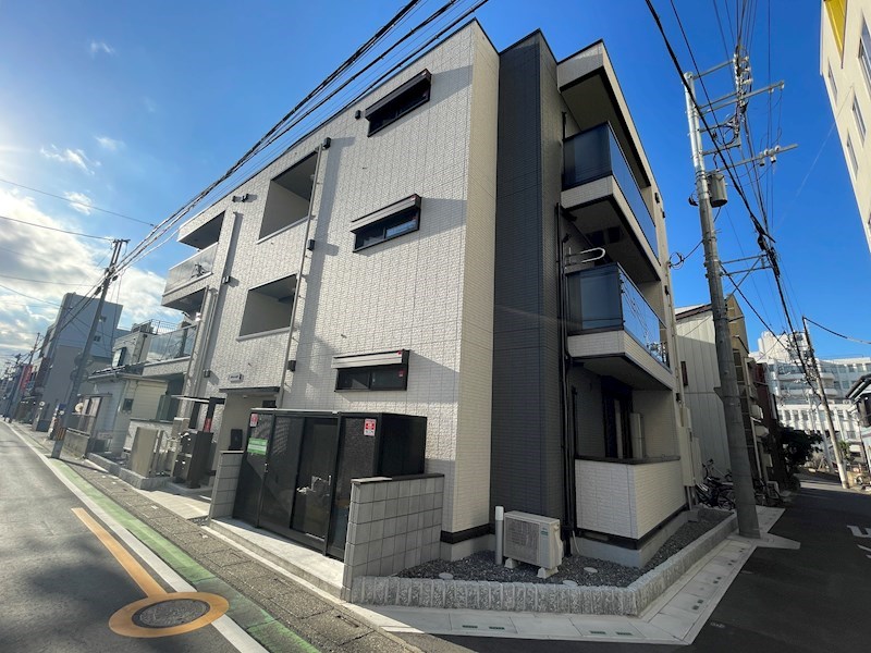 建物外観　越谷駅徒歩６分（４８０ｍ）