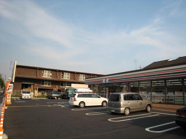 コンビニ　セブンイレブン（コンビニ）まで33m