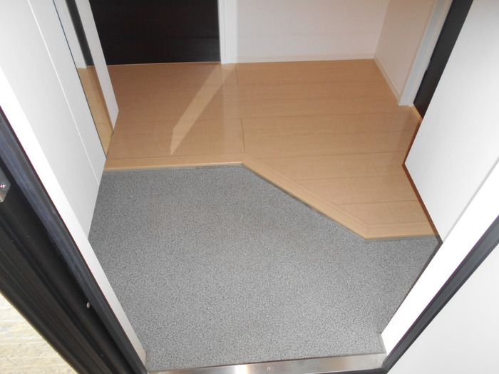 玄関　※同タイプ中部屋の写真参照