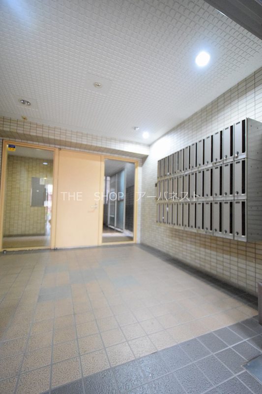 エントランス　同タイプの別部屋の室内写真です