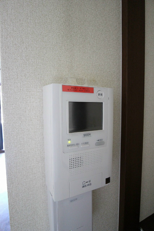 セキュリティ　来客確認が出来るTVモニターホンが備わっています。