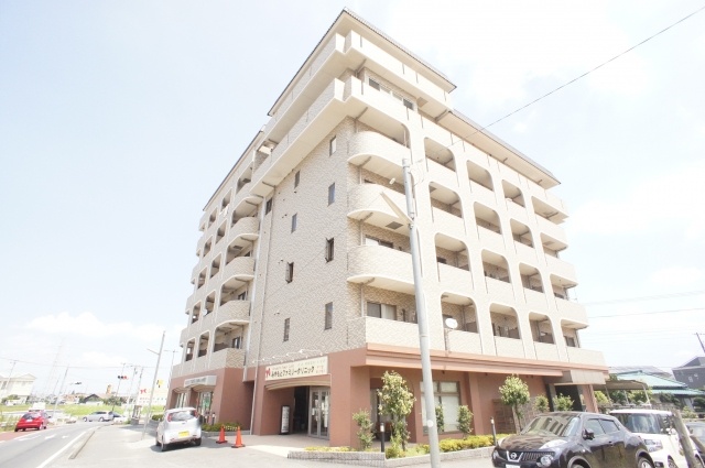 建物外観　7階建てです