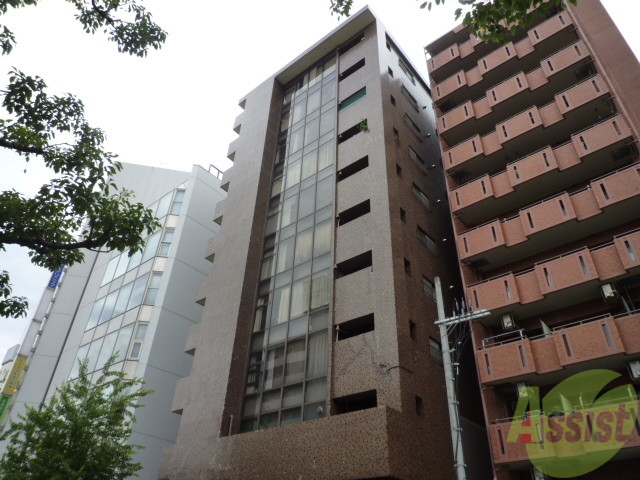 建物外観　シャープなデザインが印象的な洗練の住まい