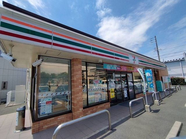 コンビニ　セブンイレブン（コンビニ）まで220m