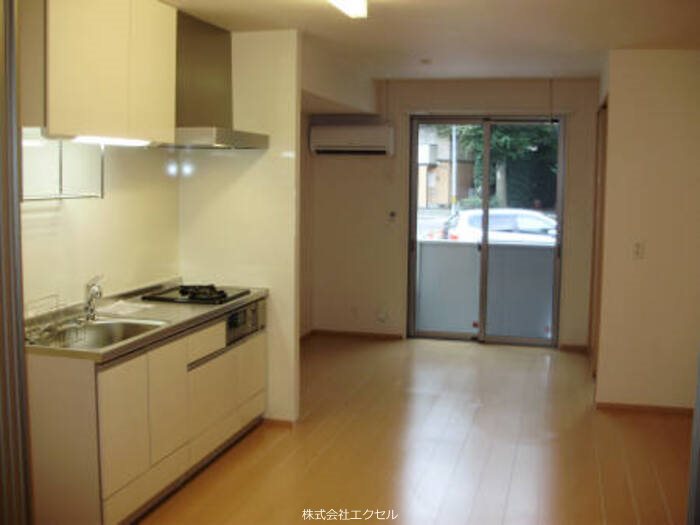 居室・リビング　エアコン付きのお部屋です。