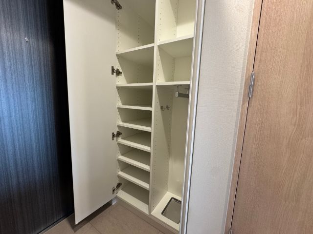 玄関　※別号室の写真です