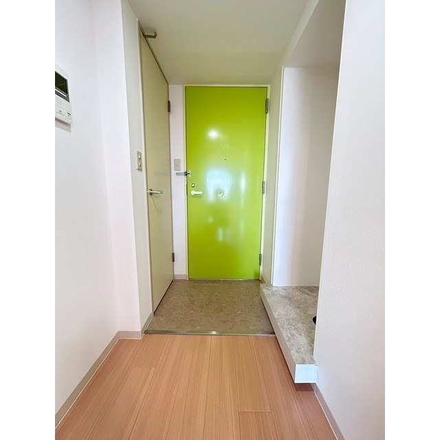 玄関　別のお部屋の写真になります