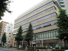郵便局　本郷郵便局（郵便局）まで724m