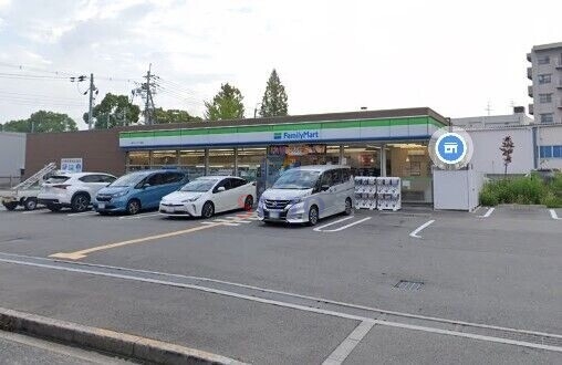 コンビニ　ファミリーマート豊中インター南店（コンビニ）まで156m