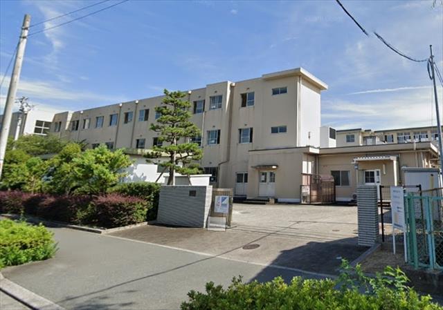 中学校　八幡中学校（中学校）まで290m