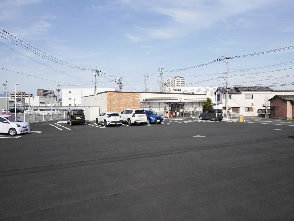 コンビニ　セブンイレブン（コンビニ）まで450m