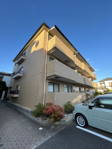 建物外観　モニター付きインターホンで安心です♪