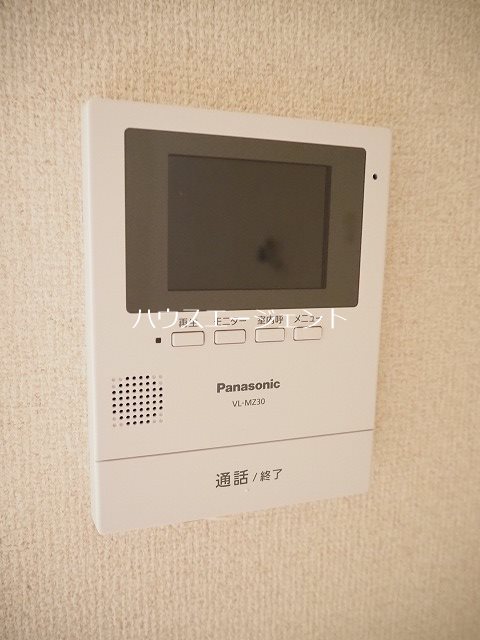 セキュリティ　TV付インターフォンで安心ですね。