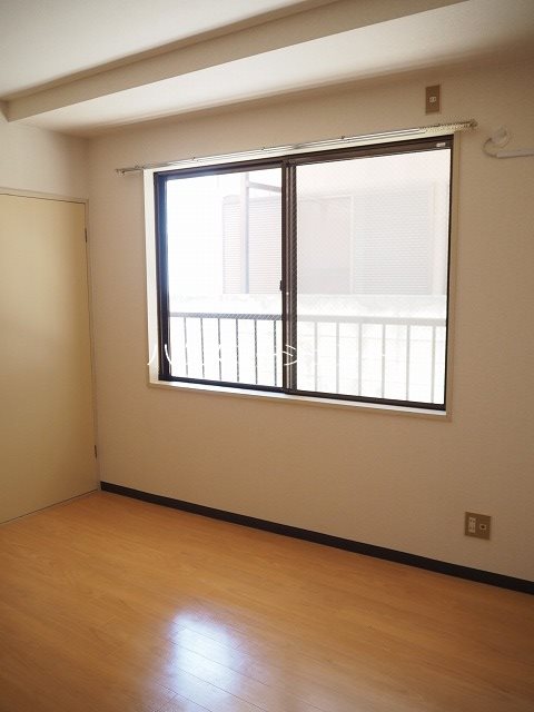 その他部屋・スペース　南東向きで明るいです。
