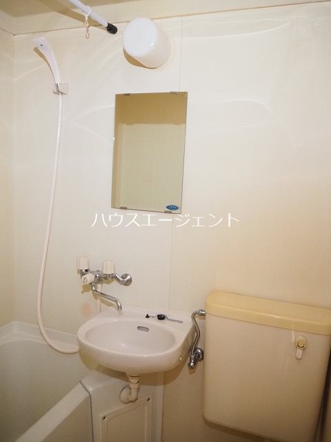 洗面設備　洗面台です。※別部屋参考写真