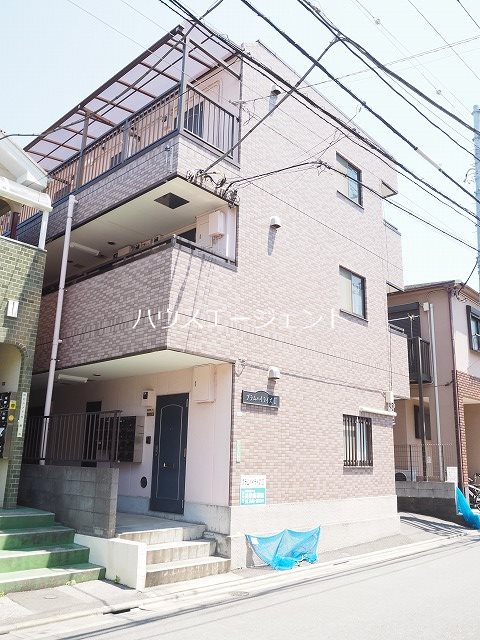 建物外観　鉄骨3階建てのマンションです。
