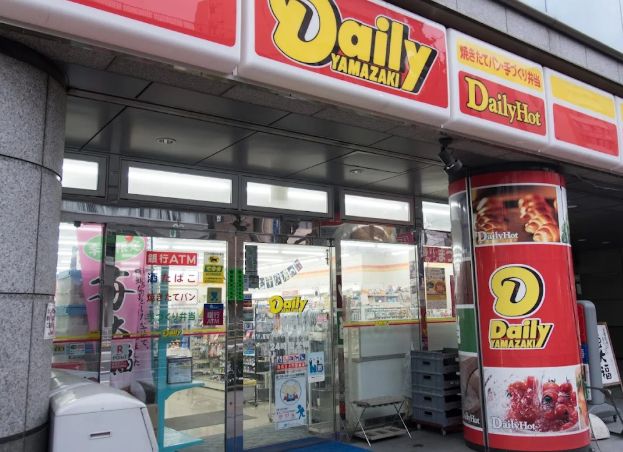 コンビニ　デイリーヤマザキ台東蔵前駅前店（コンビニ）まで171m