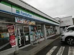 コンビニ　ファミリーマート札幌北33条東10丁目店（コンビニ）まで209m