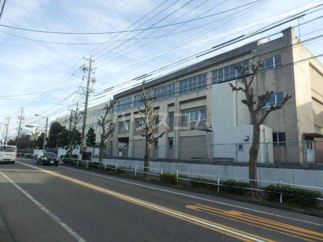 中学校　名古屋市立千鳥丘中学校（中学校）まで976m