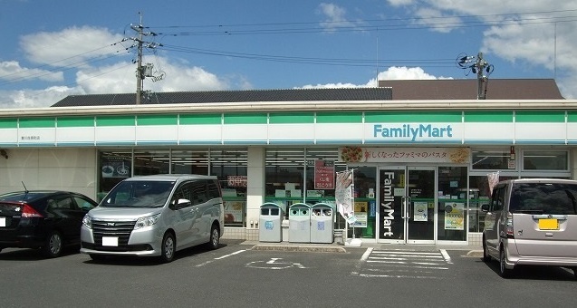 その他　ファミリーマート斐川荘原店まで450m