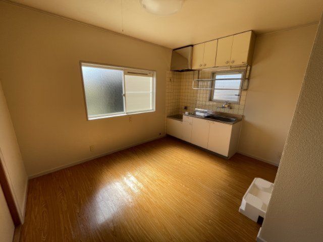 居室・リビング　別部屋同一間取りのお写真となります。