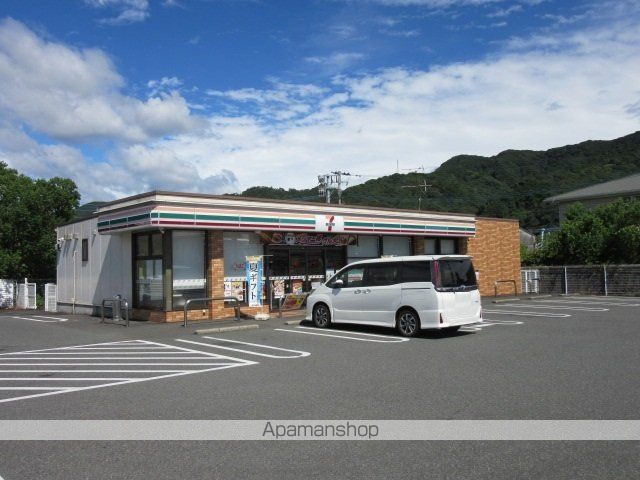コンビニ　セブンイレブン八代本野町店（コンビニ）まで500m