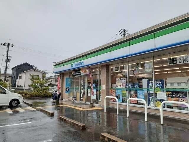コンビニ　ファミリーマート 泉北晴美台三丁店（コンビニ）まで1179m