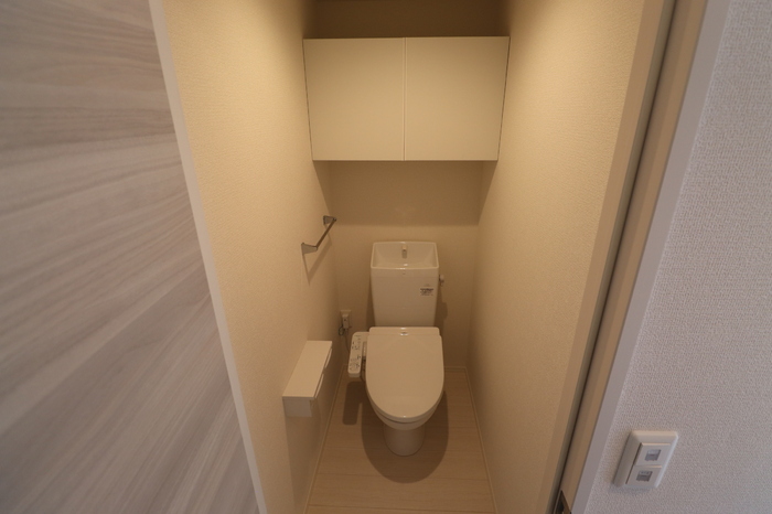 トイレ　落ち着いた色調のトイレです