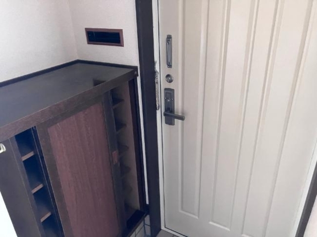 玄関　玄関：シューズボックス
