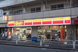 コンビニ　デイリーヤマザキ板橋駅前店（コンビニ）まで310m
