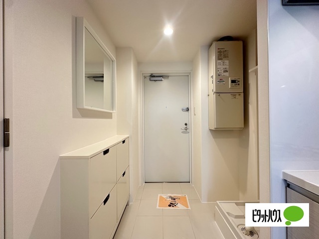 玄関　※別部屋参考写真