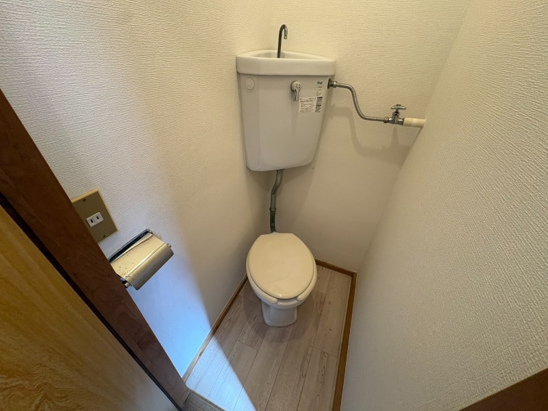 トイレ　こちらはトイレです。清潔感があり、安心して使用できます。