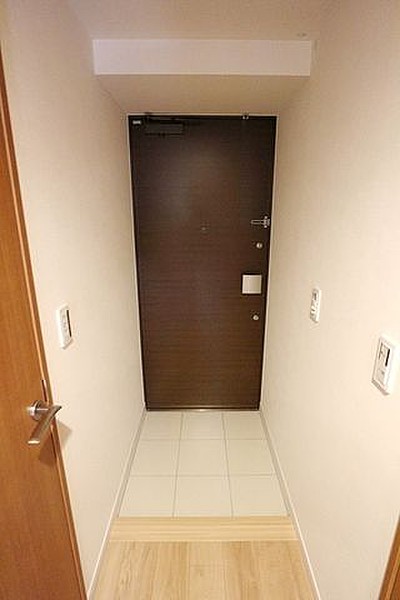 玄関　※別部屋参考写真