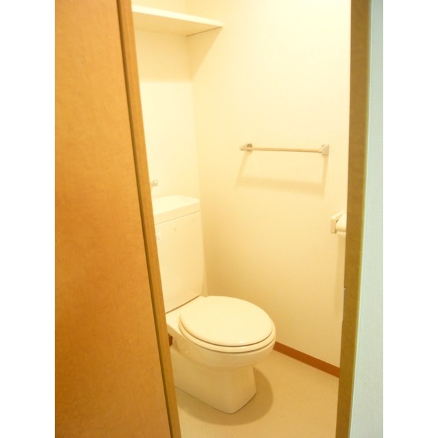 トイレ　※参考写真（同物件別部屋です）