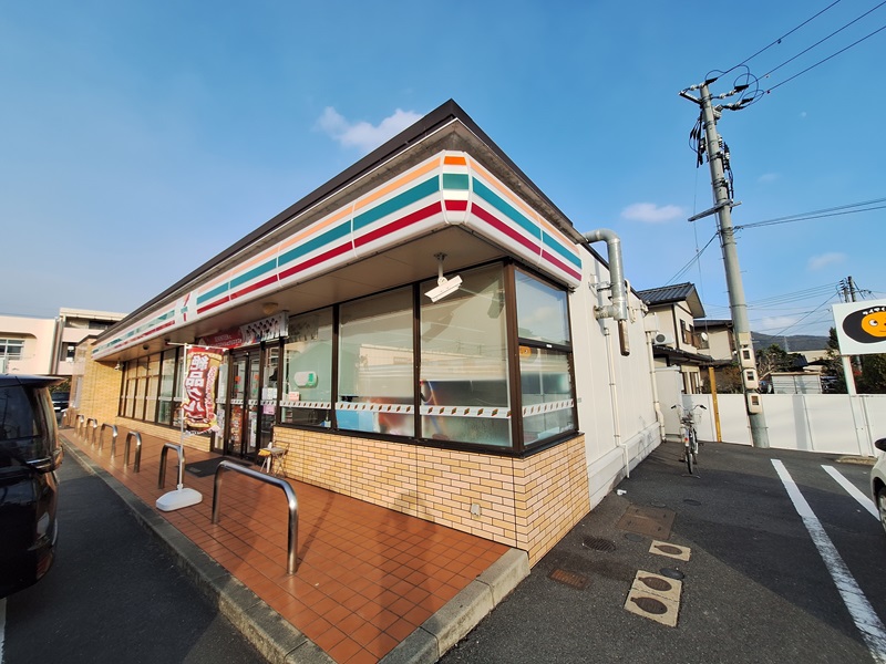 コンビニ　セブンイレブン防府岸津1丁目店（コンビニ）まで861m