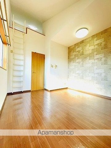 メゾンドアベルの居間写真